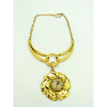 Collar gold elegant