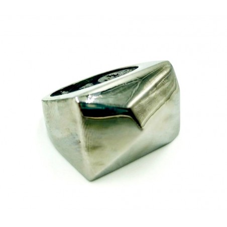 Symmetric rhodium ring