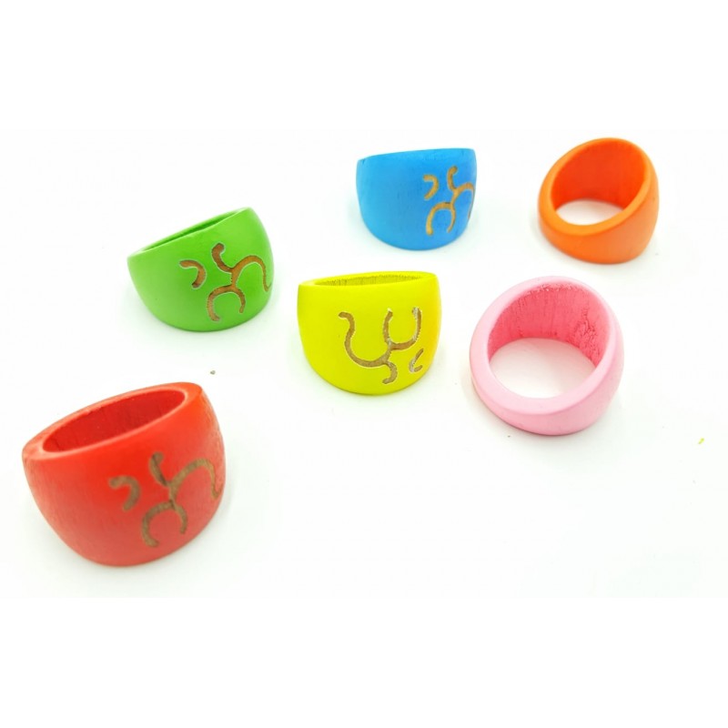 Full color wooden rings in a 24 pcs case 0.70 € - REF 28061905