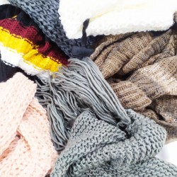Lotto Sciarpe di lana all'ingrosso - Varietà e qualità europea!