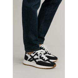 New Wholesale Footwear Pallet – Assorted Sneakers for Resale