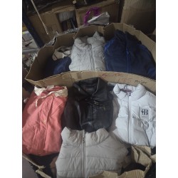 Palet de Ropa de Invierno al por Mayor – Hombre y Mujer