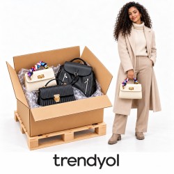 TRENDYOL al por mayor: palet y modelo con bolso del surtido. Imagen representativa