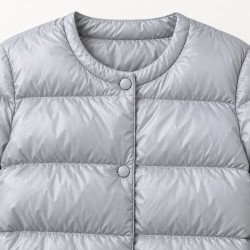 TRENDYOL — Detalle de chaqueta acolchada gris. Imagen representativa