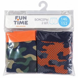 Ropa interior infantil empaquetada: bóxers con estampados surtidos. Foto real editada