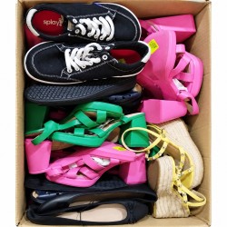 Zapatillas Splay y sandalias del surtido