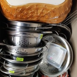 Menaje de cocina: coladores y cazos